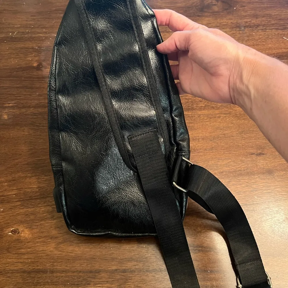 Black pleather side sling bag with USB connector - Image 6