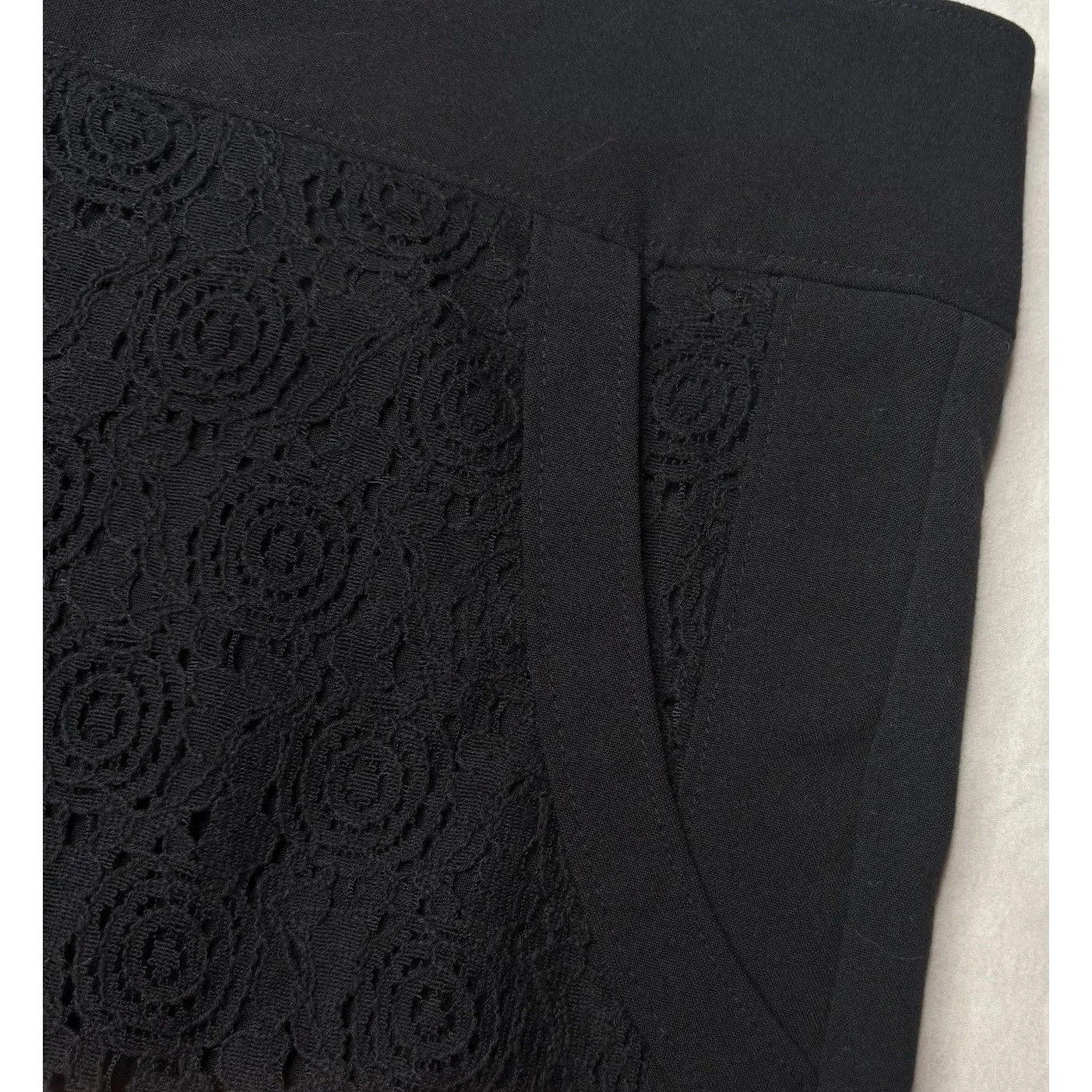 Maurices  Black Eyelet Lace Cuffed Dress Shorts Womens Size 9/10 Pockets - Image 3