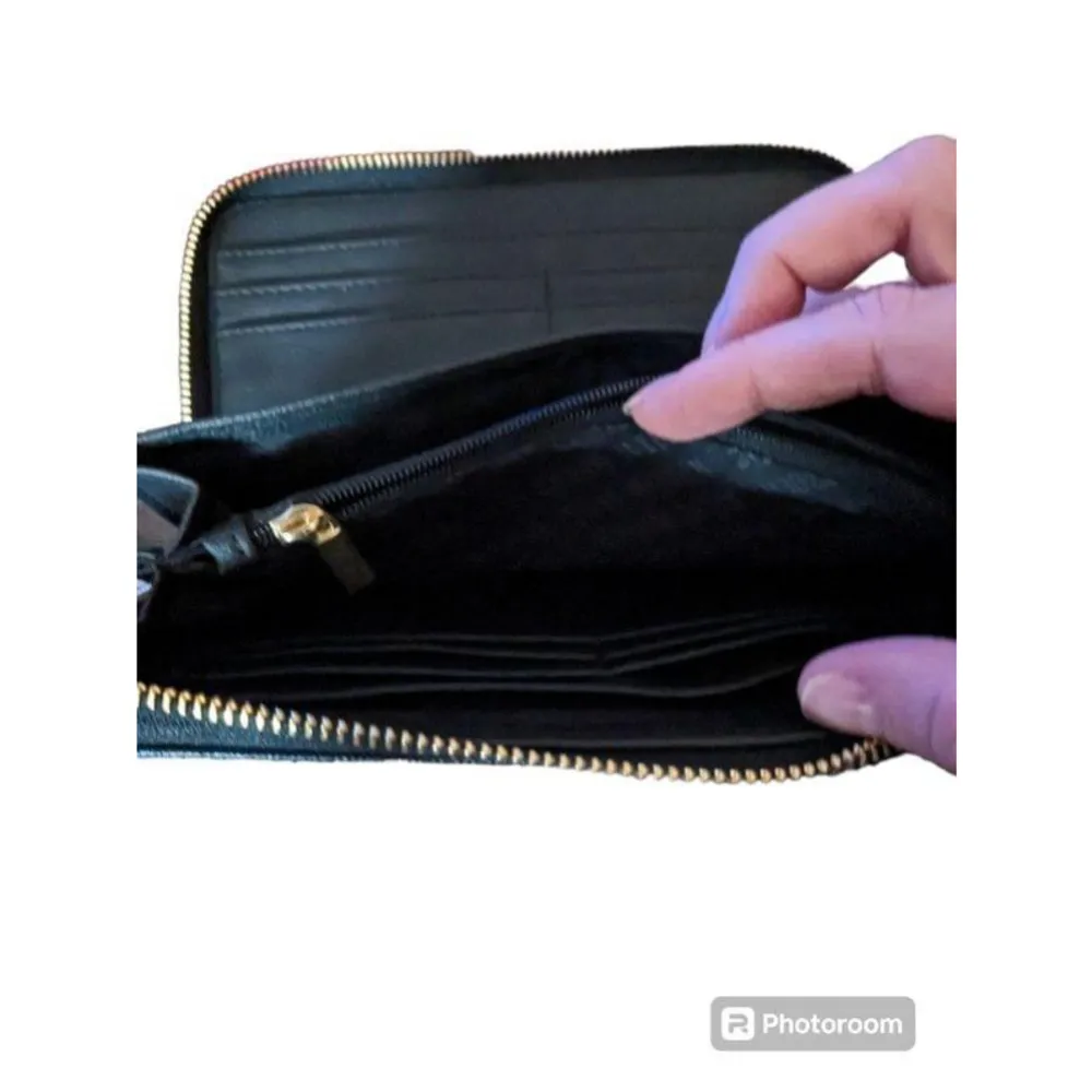 Steve Madden black and gold wristlet - Image 3