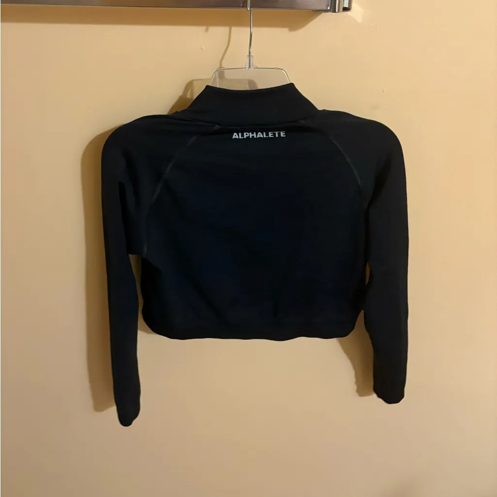 Alphalete  cropped black seamless jacket - Image 5