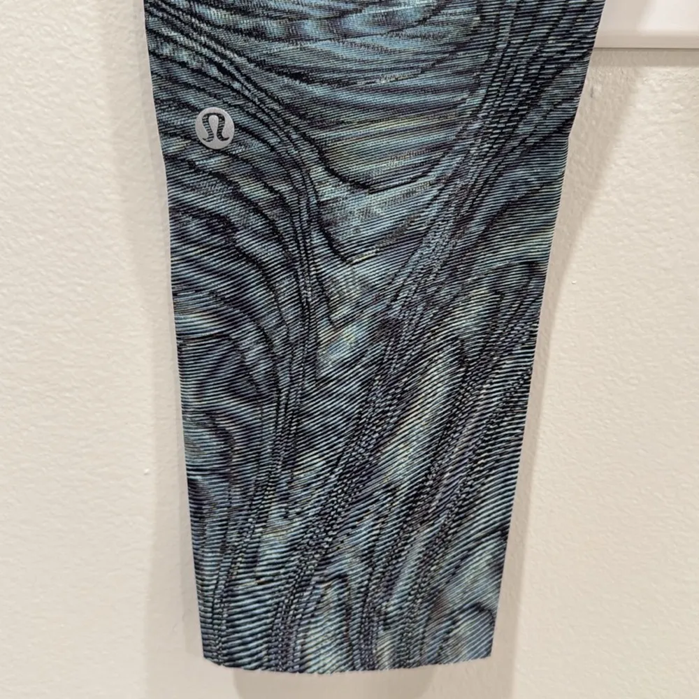 Lululemon Fast and Free High Rise Crop 23"
Dimensional Icing Blue Multi EUC - Image 9