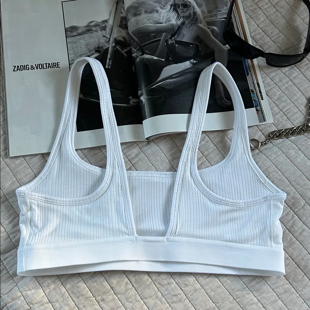 Fabletics luxe 360 white ribbed comfy lounge light support bra top M​ - Image 3