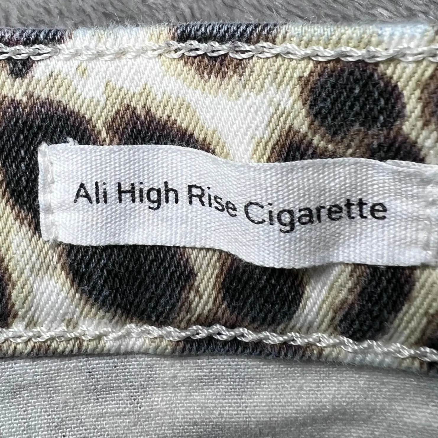 Frame Ali High Rise Cigarette Leopard Print Jeans Womens 27 Trendy Fashionable - Image 5