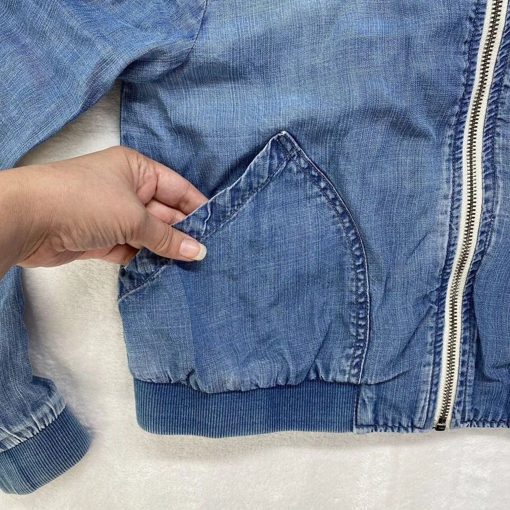 Cloth & Stone Bomber Jacket Womens XS Blue Tencel Denim‎ Jean Look Zip Up Casual - Image 4