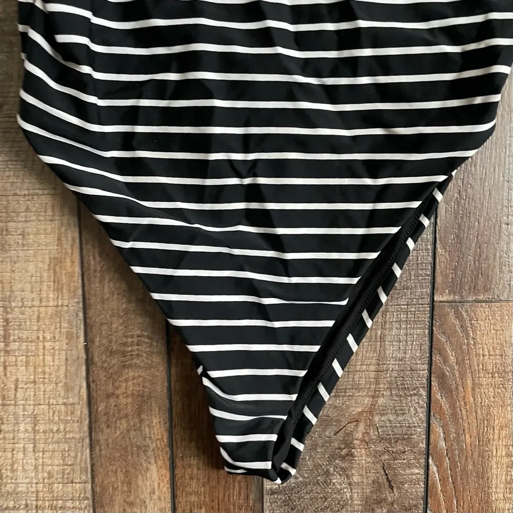 Aerie Womens Swim One Piece Black White Stripe Low Back Side Boob Size Large - Image 7