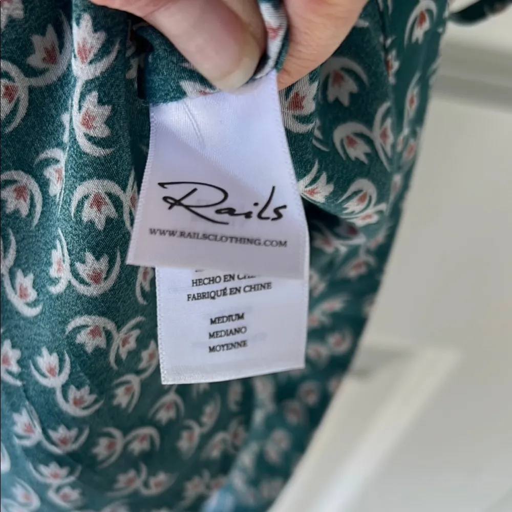 NWOT!  Rails Green Casual V-Neck Romper - Image 10