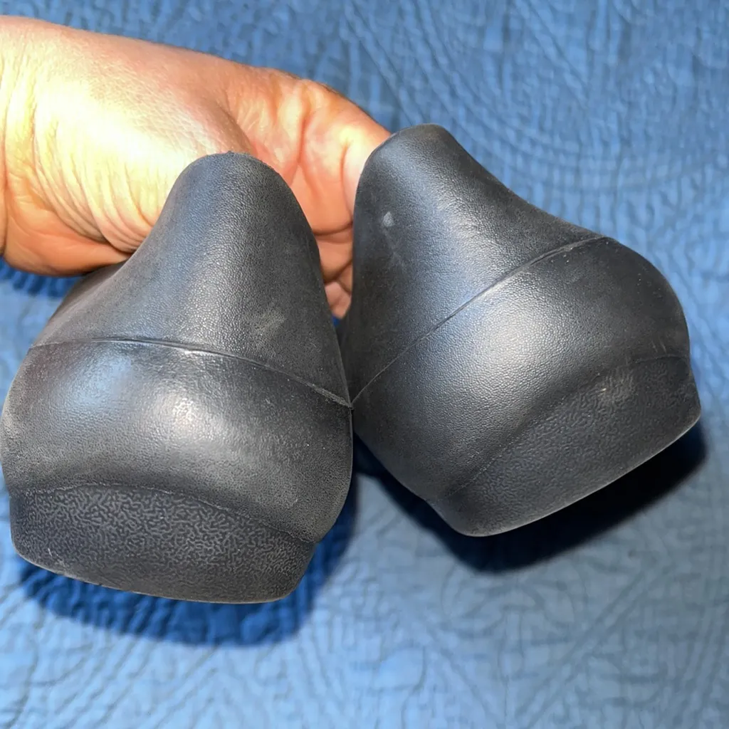 Crocs black shoes with chain detail‎ on tip. Size 10 - Image 10