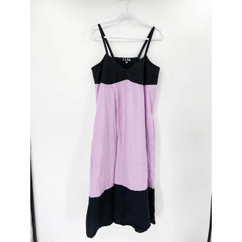 VEDA Rio Purple and Black Sleeveless V - Image 3