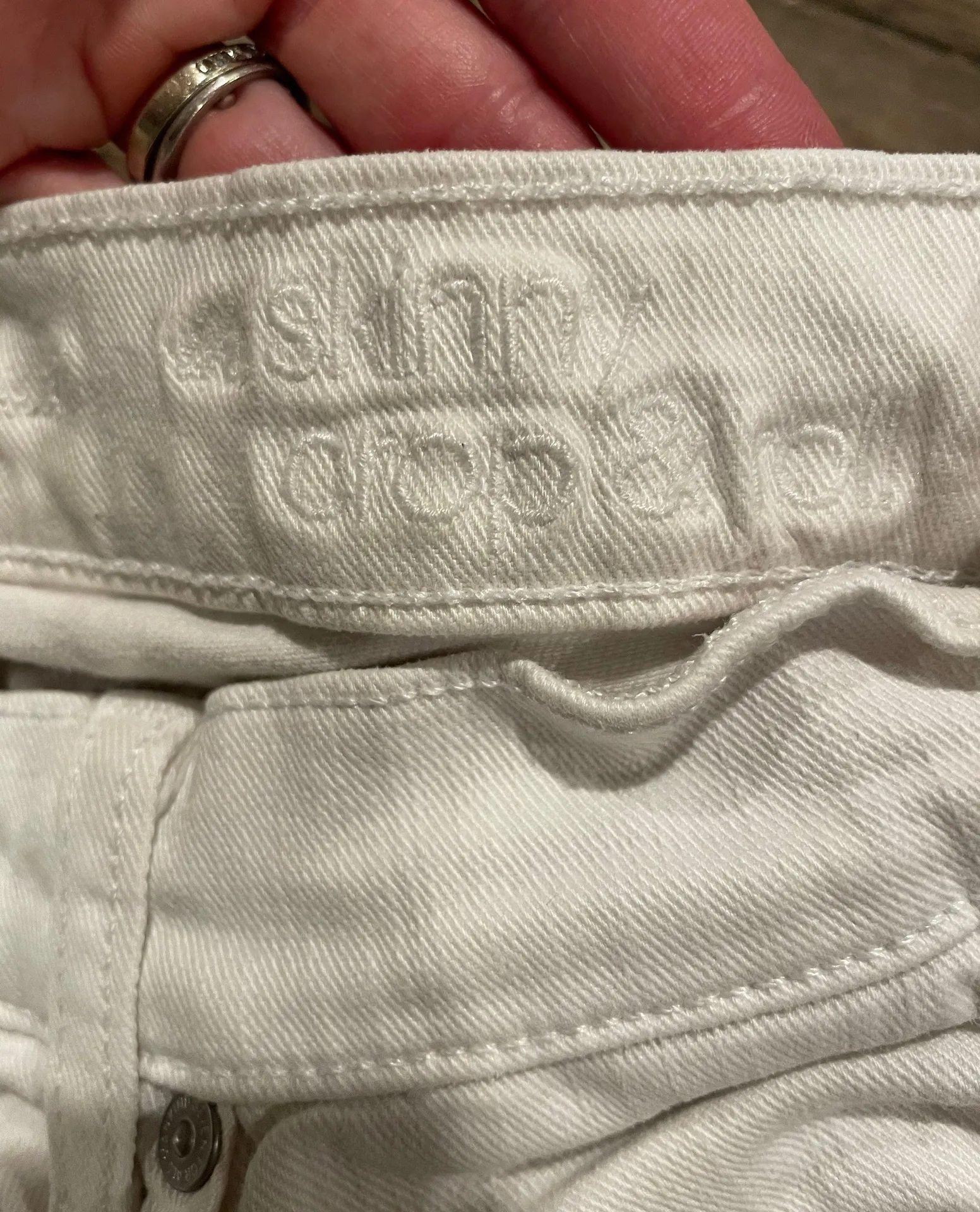 White Cropped Jeans - Image 3