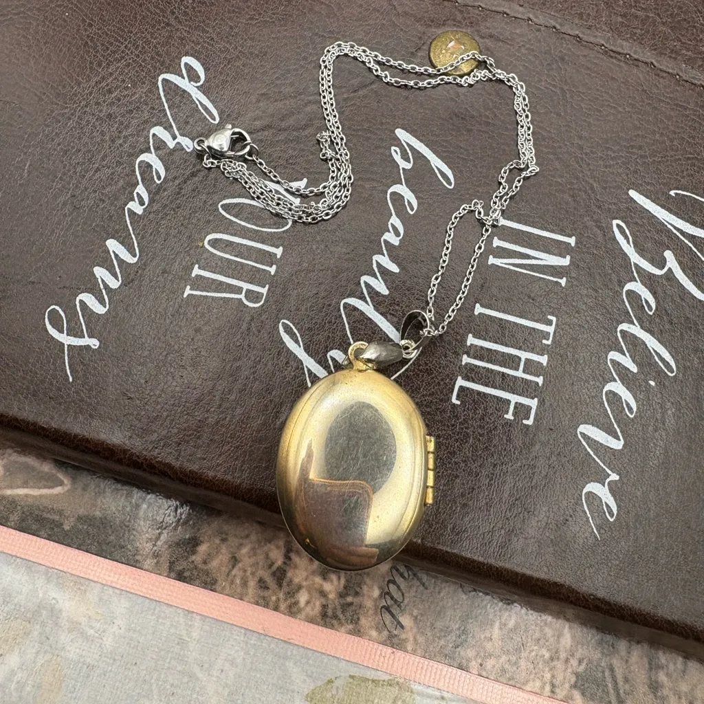 Floral Vintage Locket Necklace Mixed Metals Gold - Image 7