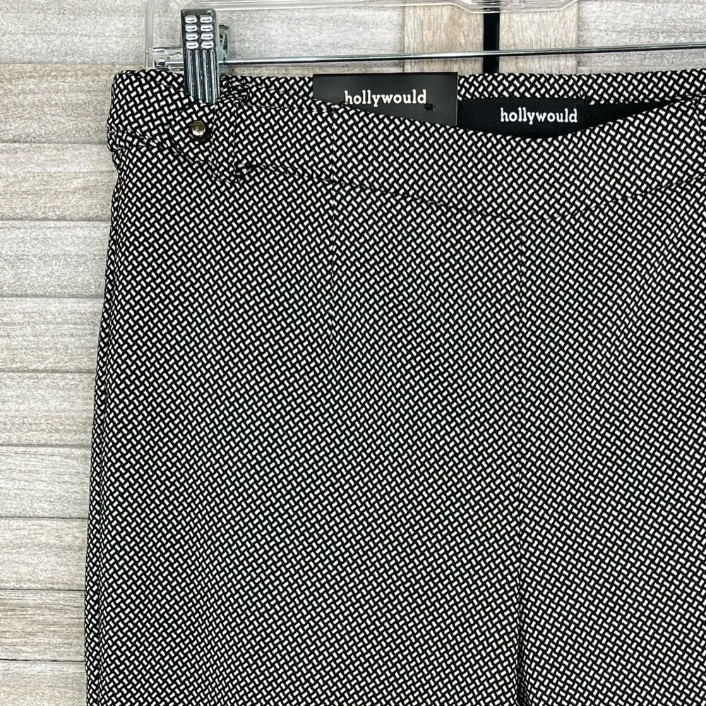 Hollywould  Ankle Skinny Pull on Style Pants Black & White Print-Large - Image 2