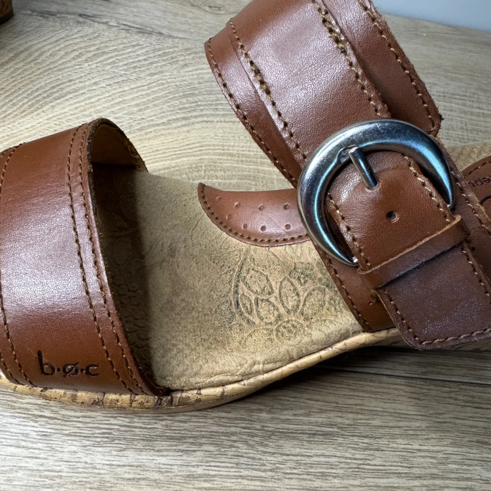 BOC Born Concepts Brown Leather Wedge Sandals Buckle Detail‎ Comfortable Size 8M - Image 6