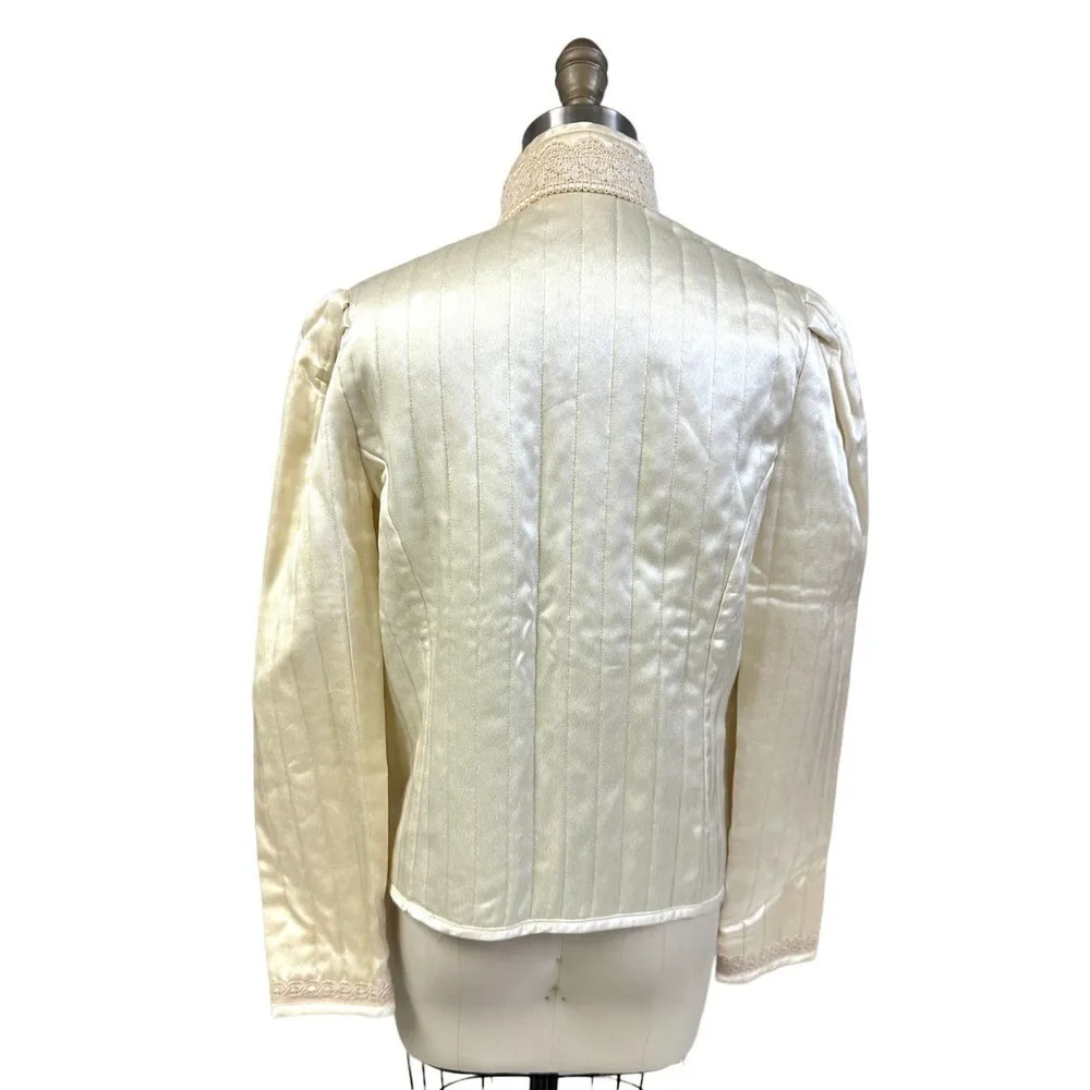 VTG Jessica's Gunnies ( Gunne Sax) Cream Quilted Satin Jacket Lace Trim NWOT S/M - Image 4