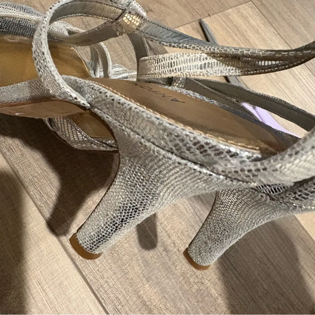 Antonio Melani Sandals Heels Leather Almond Open Toe Buckle‎ Shoes Silver 6.5 - Image 9