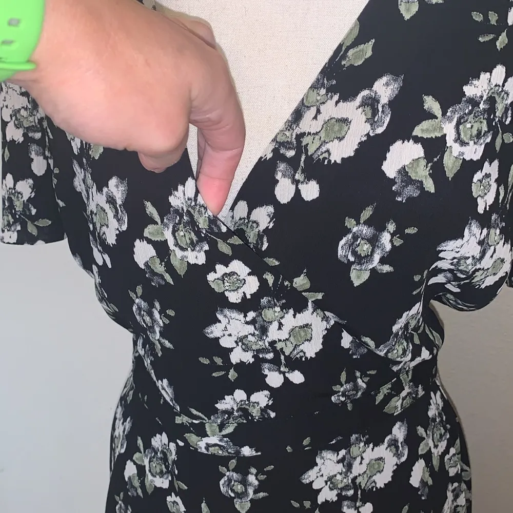 Downeast black grey floral criss cross v-neck maxi dress - Image 4