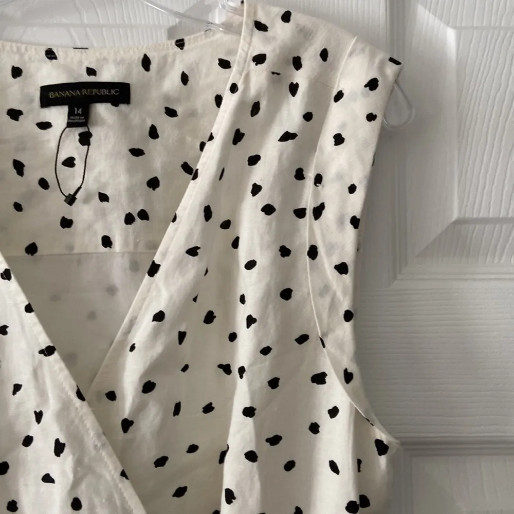 Banana Republics Dress beautiful size 14 it’s white and black never been worn - Image 3