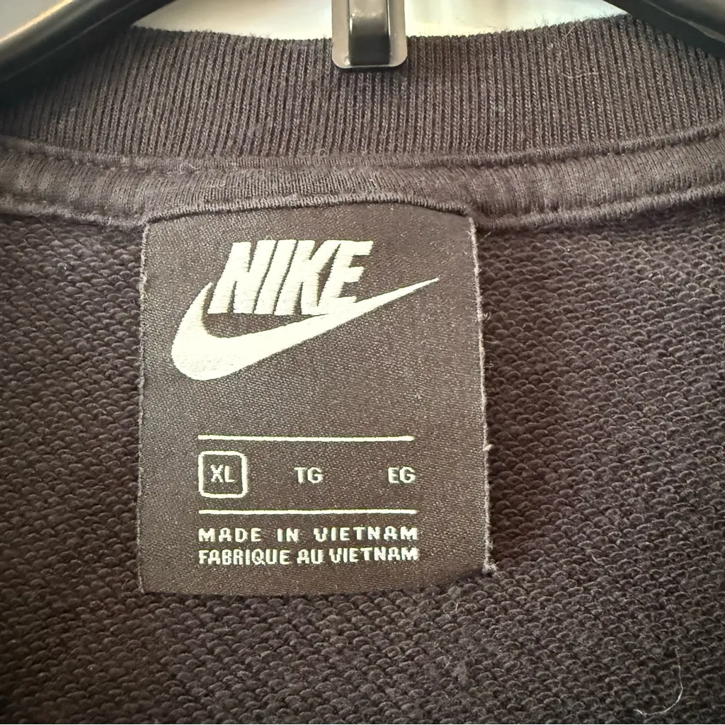 Black Cropped Women’s Crewneck Embroidered Sweatshirt Size XL - Image 4