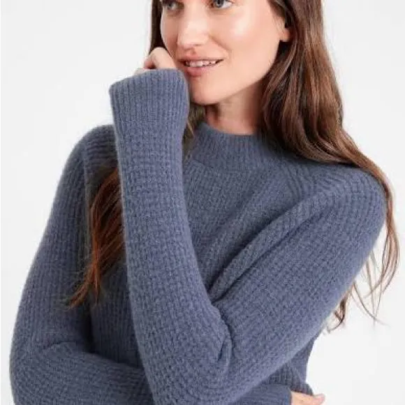 Banana Republic Aire Waffle Knit Sweater Pullover Wool Blend Blue Size Small - Image 2