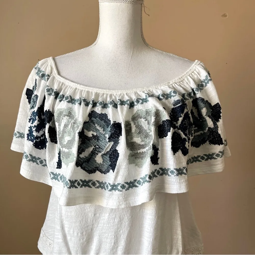 FREE PEOPLE | White Off-Shoulder Embroidery Stitch Floral Peasant Top Sz XS - Image 3