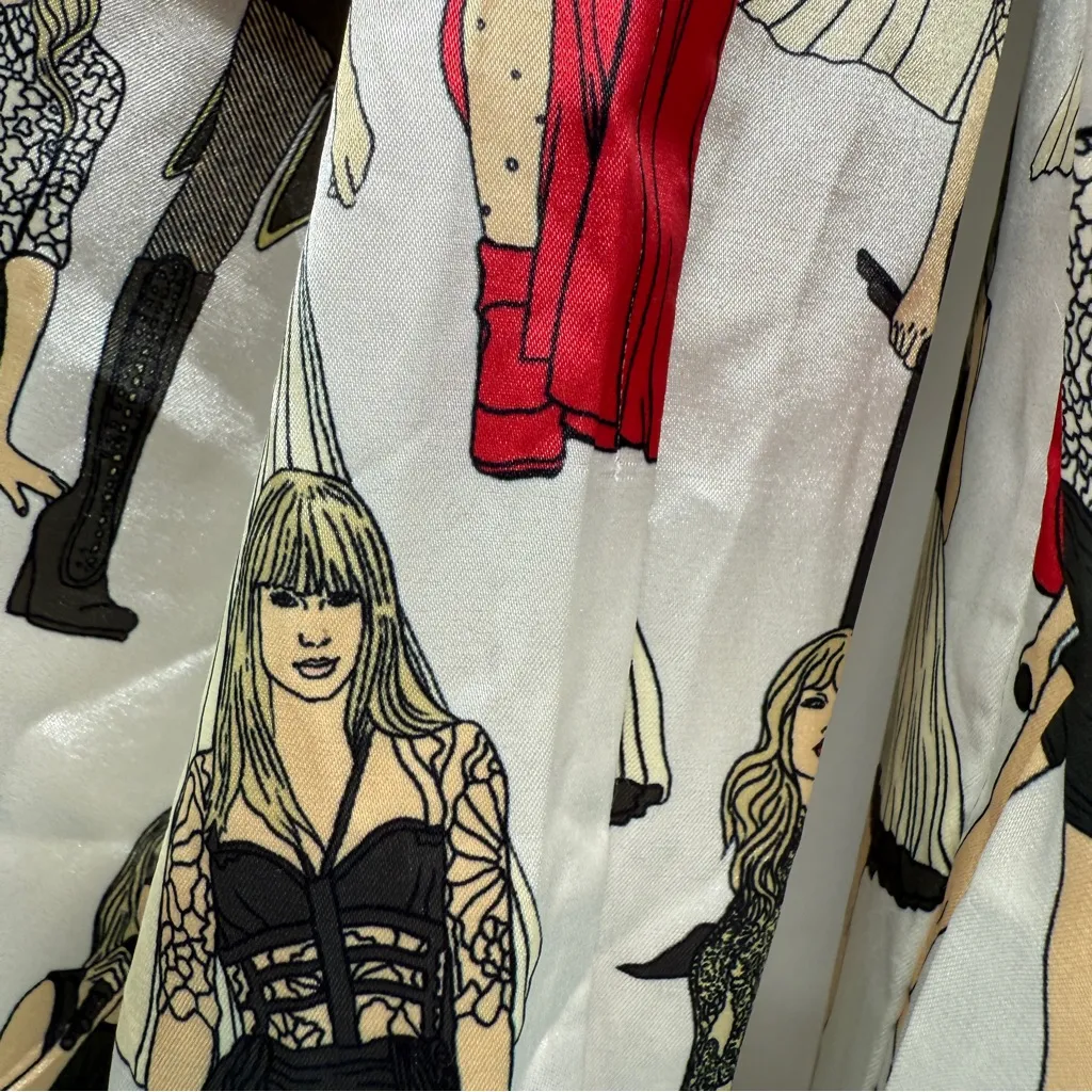Taylor Swift RED (Taylor's Version) Eras Tour Graphic Satiny‎ Pajamas Set Sz XS - Image 13
