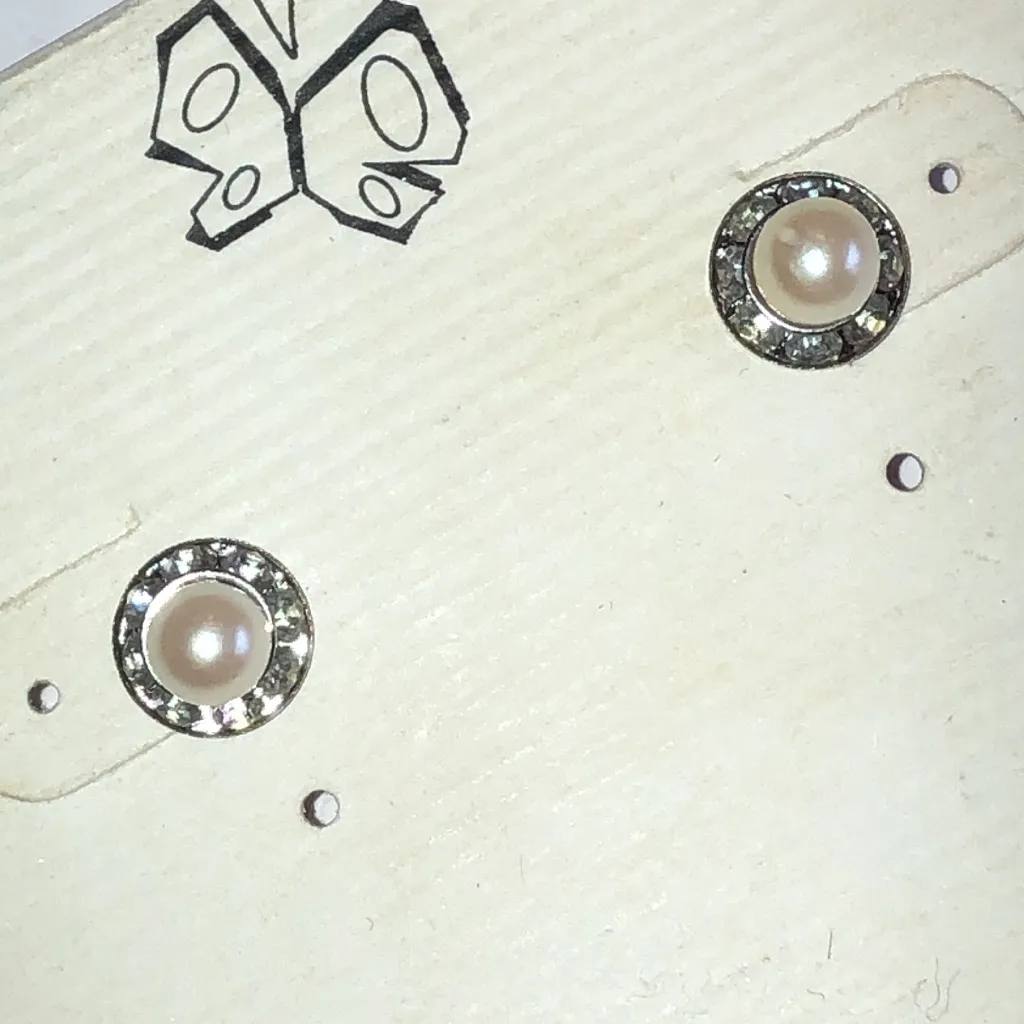 Elegant Vintage Avon Faux Pearl and Rhinestone Dainty Stud Earrings Silver - Image 2