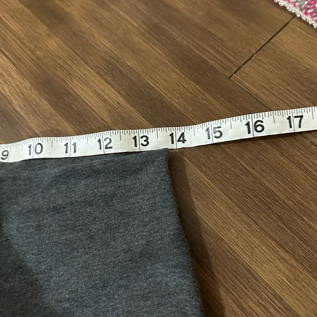 Aritzia TNA heather grey flare yoga pants loungewear size medium Gray - Image 4