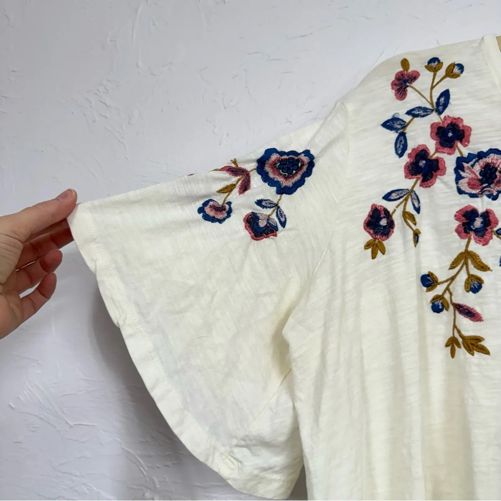 Akemi & Kin Anthropologie Cream Floral Embroidered Boho Short Sleeve Blouse M - Image 6