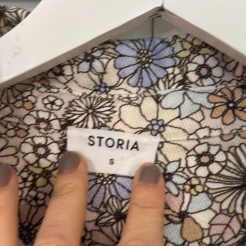 Storia floral short sleeve romper size small - Image 5