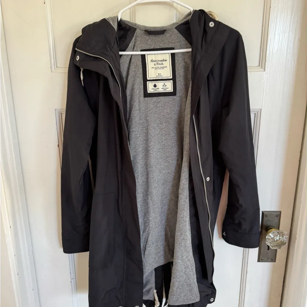 Abercrombie & Fitch black water resistant hooded windbreaker jacket size XS - Image 10