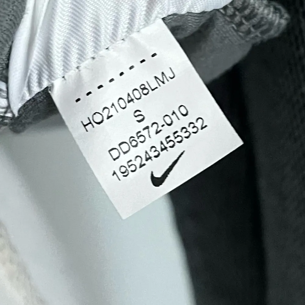 Nike • Grey Herringbone Chevron Grey Therma Fit ONE Pullover - Image 4