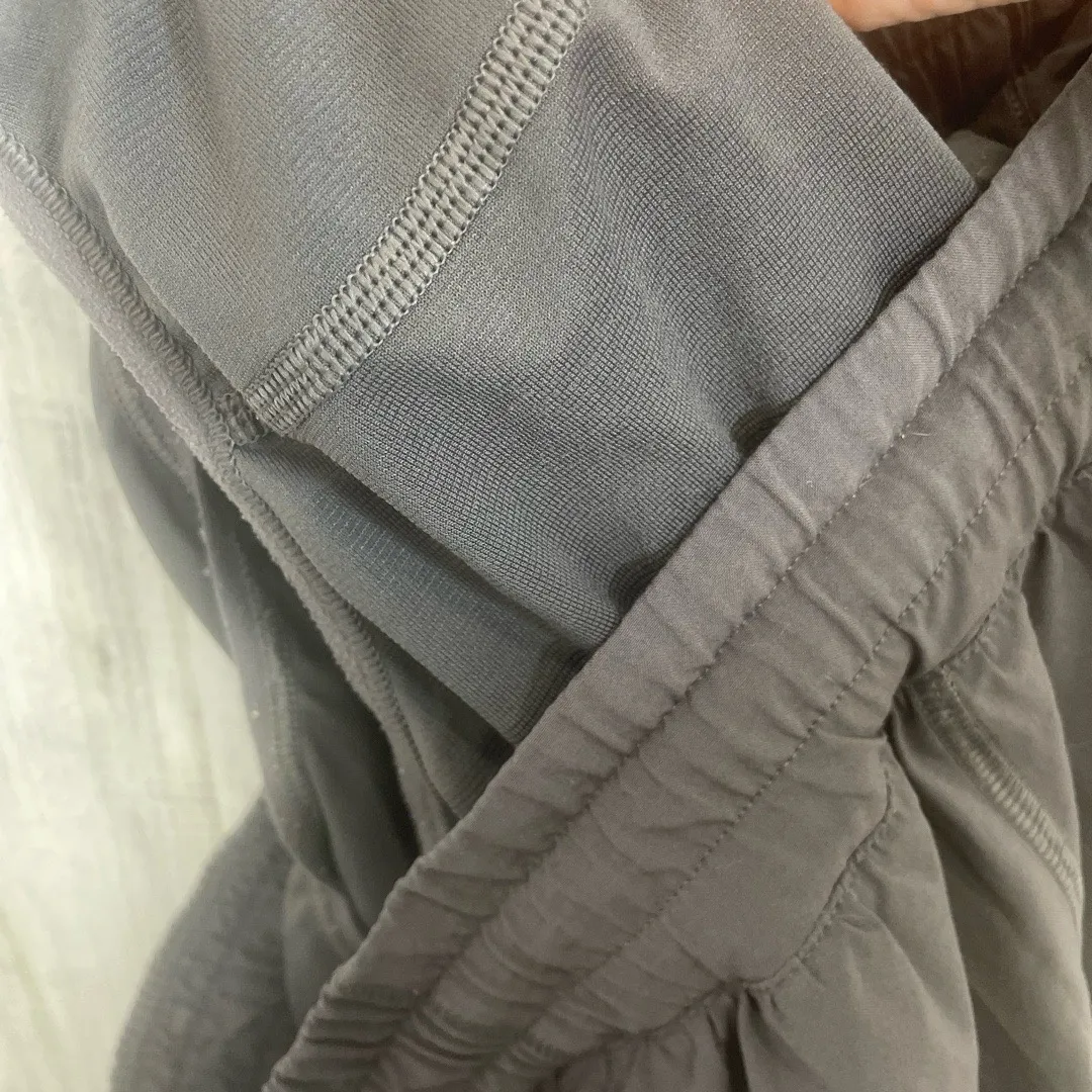 Lululemon Hotty Hot Short II 2.5" Dark Carbon Gray Size 10 Athletic Running - Image 7