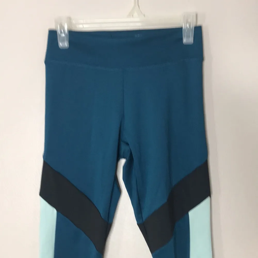 Adidas colorblock climalite move athletic tight leggings size small - Image 3