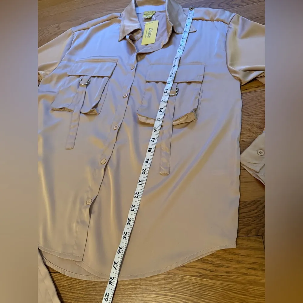 Chic two piece Satin Beige Pant and blouse set size S - Image 13