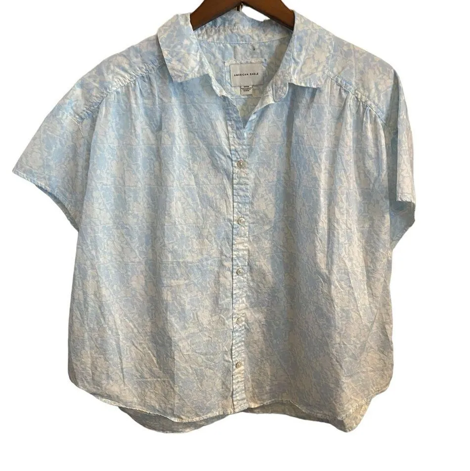 AE American Eagle resort shirt blue and white bshirt sleeve button down - Image 7