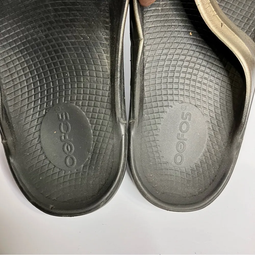 Oofos oolala sandals size‎ 11 gold black - Image 6