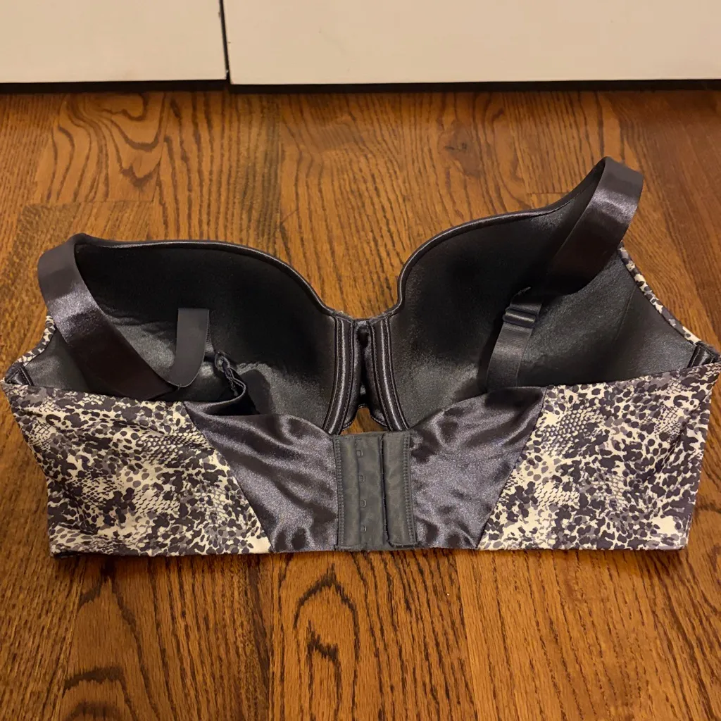 Vanity fair Snake print bra Size 38DD - Image 2