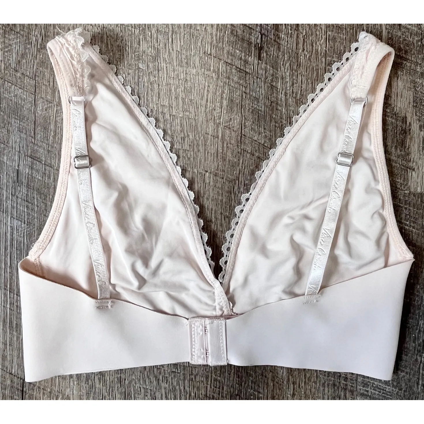 Vince‎ Camuto Wireless bra size M color cream - Image 2