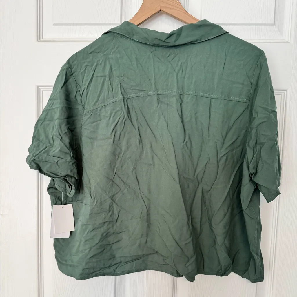 Abound  Nordstrom green olive button up Blouse Tee NWT size XL - Image 2