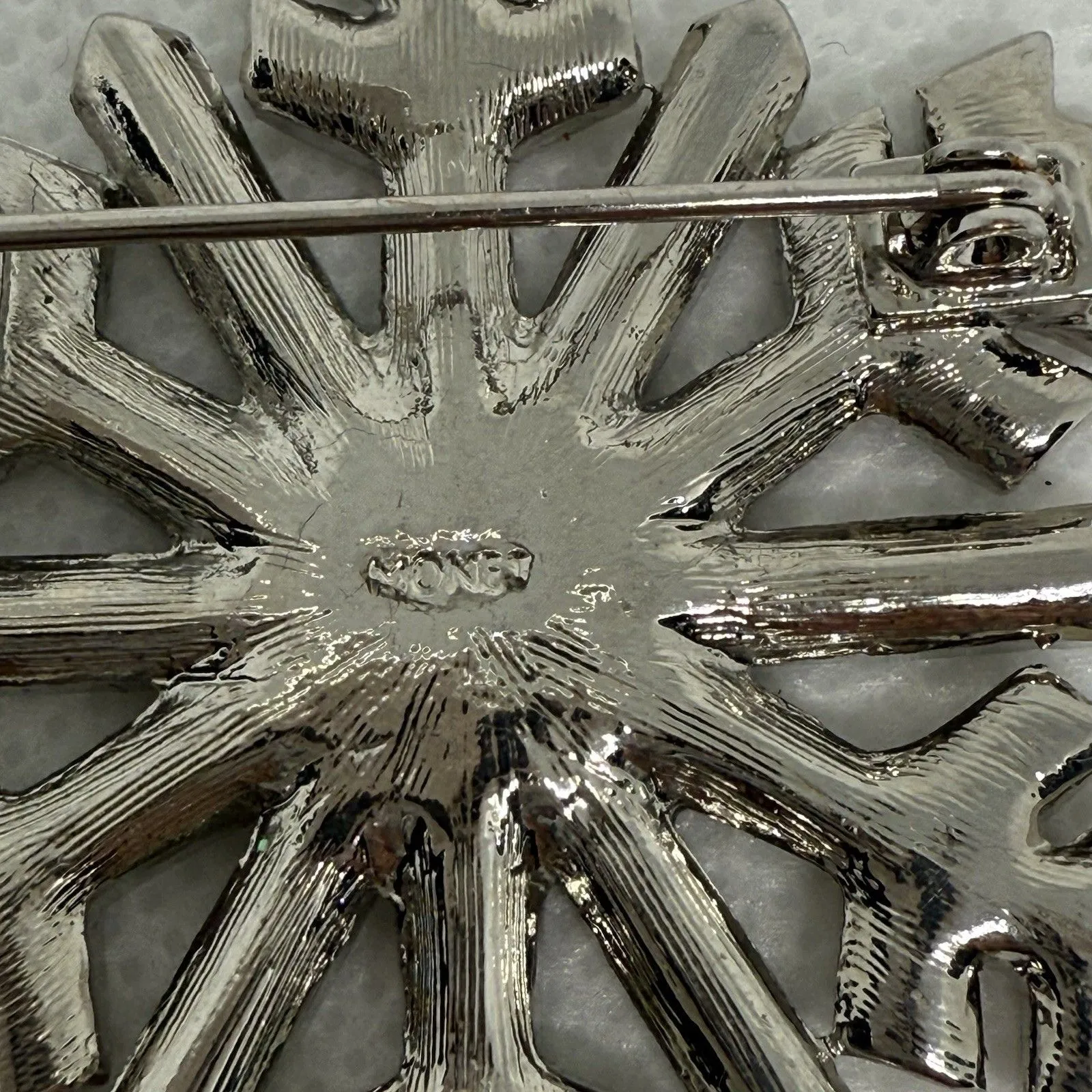 Vintage Signed Monet Silver Tone Rhinestone Snowflake Brooch Fashion Jewelry Pin - Image 4