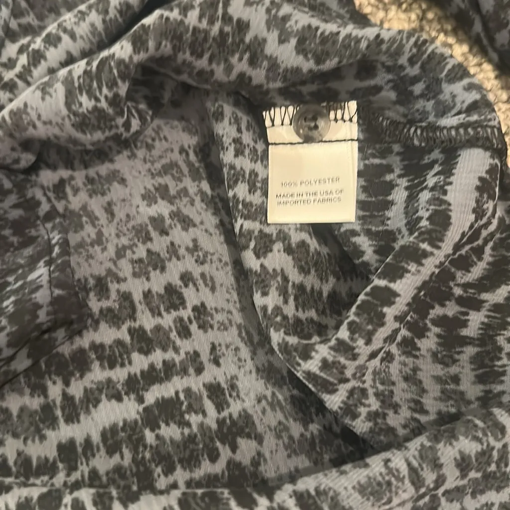 NWT Evereve Allison Joy Rylee Satin Button Front Blouse Sz M - Image 7