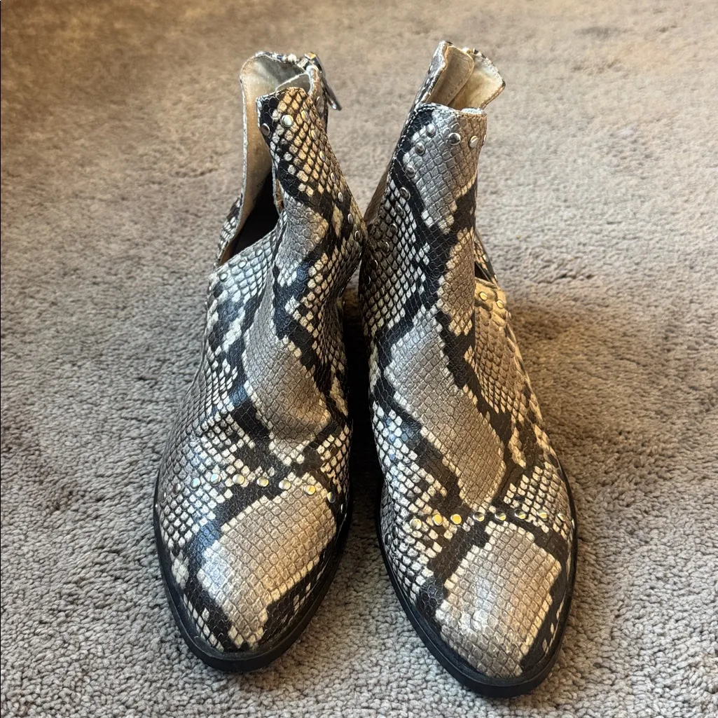 Steve Madden Conspire Snake Skin Booties SIZE 8.5 - Image 2