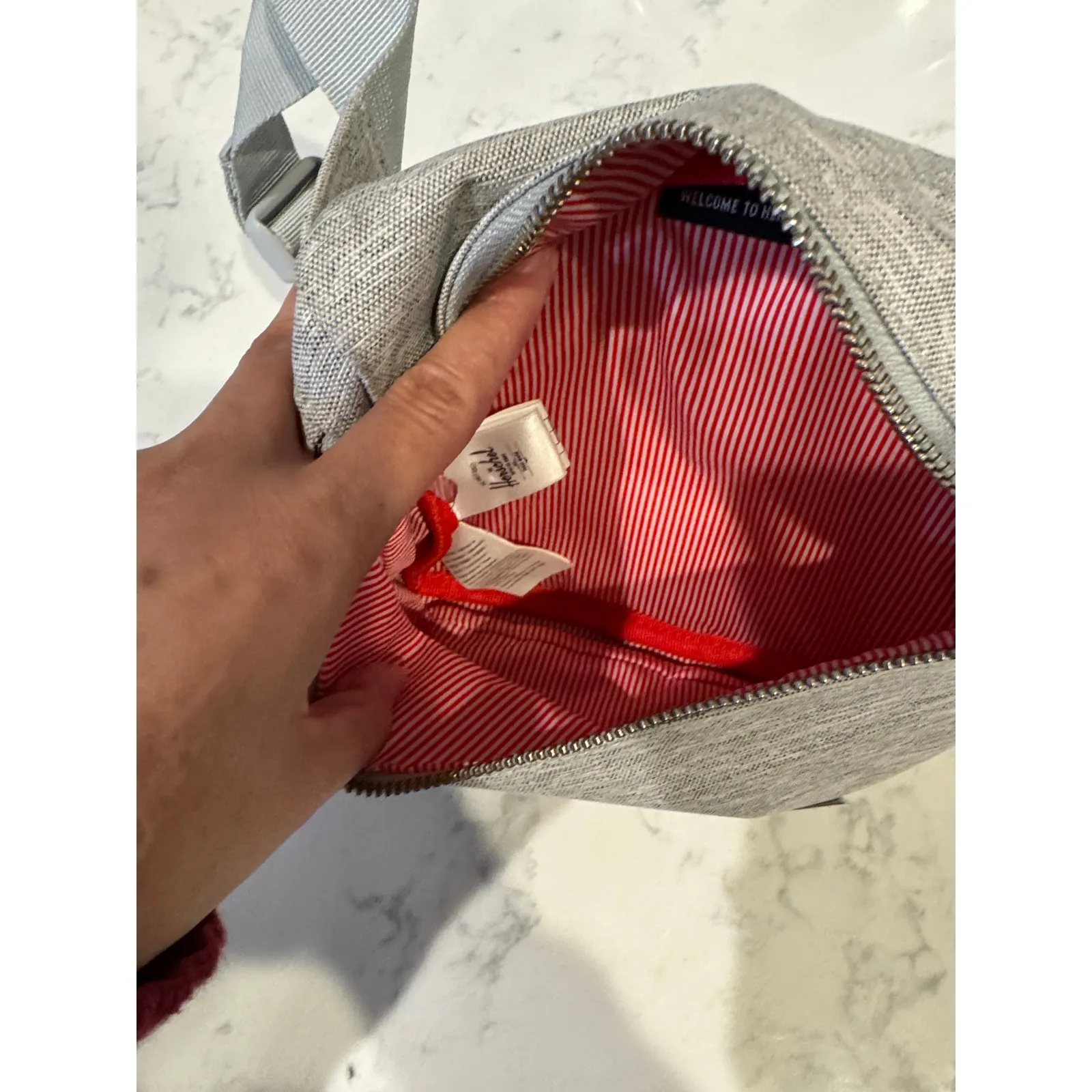 Herschel Fifteen Hip Pack light grey crosshatch material crossbody Fanny pack Gray - Image 7