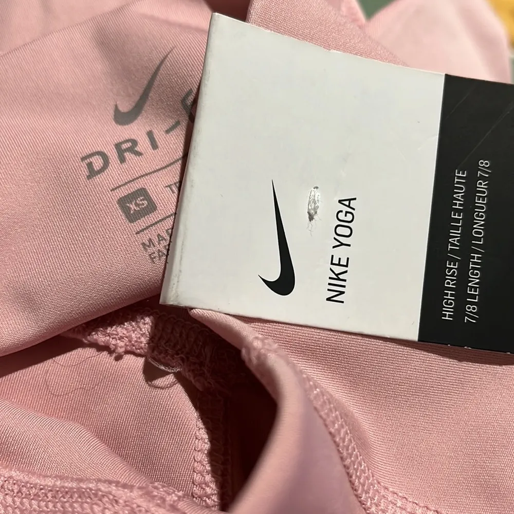 NWT NIKE Yoga Women's High-waisted 7/8 Leggings In Pink XS - Image 6