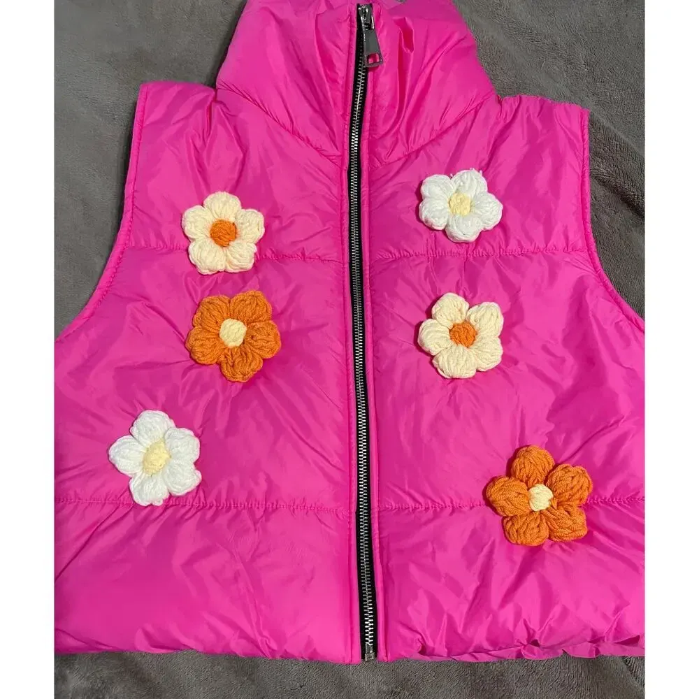 NWT Bright Pink Vest Puffer Cropped Croquet Knit Flowers Zip One Size‎ Preppy Size M - Image 2