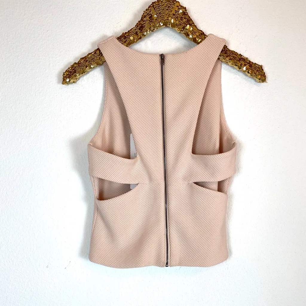 Shilla  The Label Arcadia Cutout Textured Top - Image 2