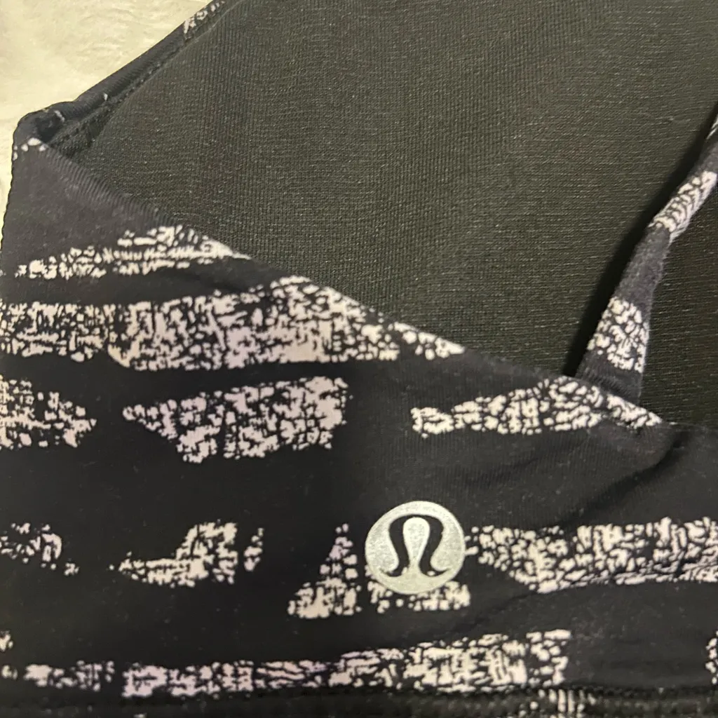 Lululemon sports bra with pads - Image 3