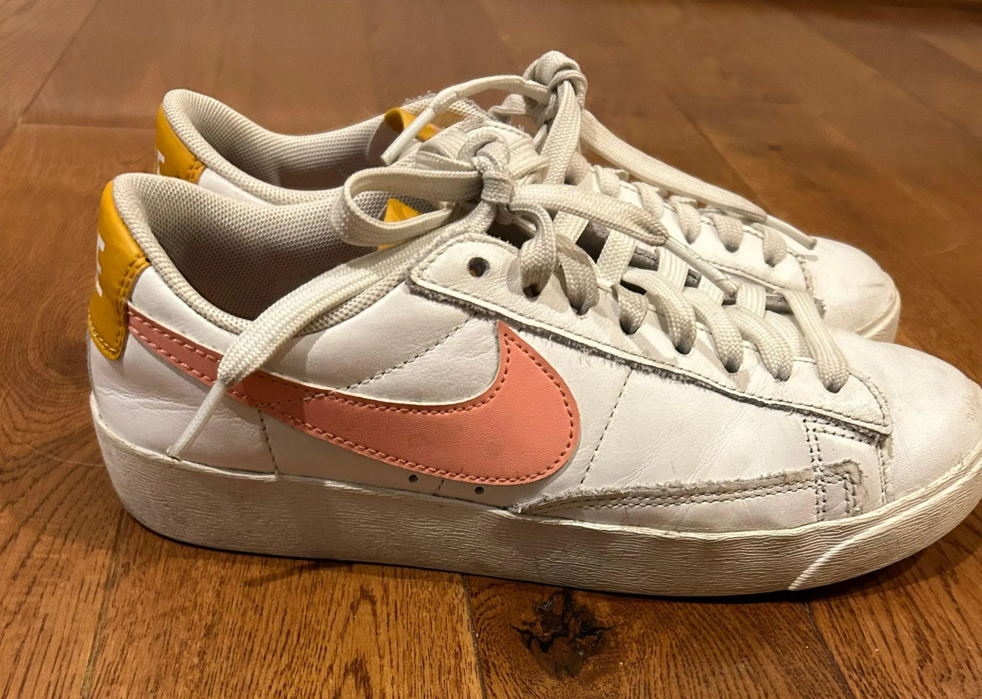 Pink  Blazer Low Shoes - Image 2