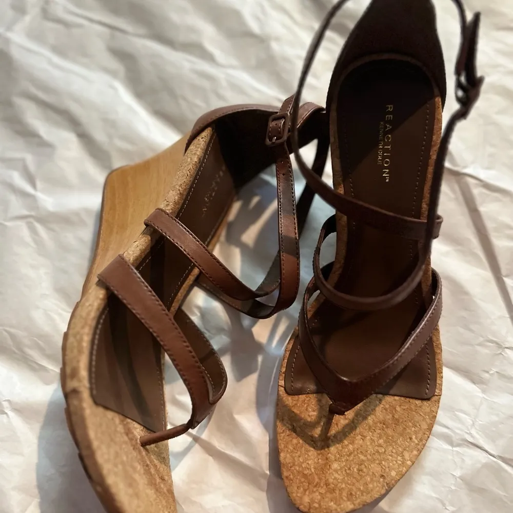 Kenneth Cole Reaction Dark Brown Strappy Sandals - Image 2