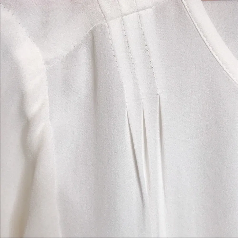 Joie 100% silk ivory long-sleeve keyhole blouse with bubble hem - Image 3