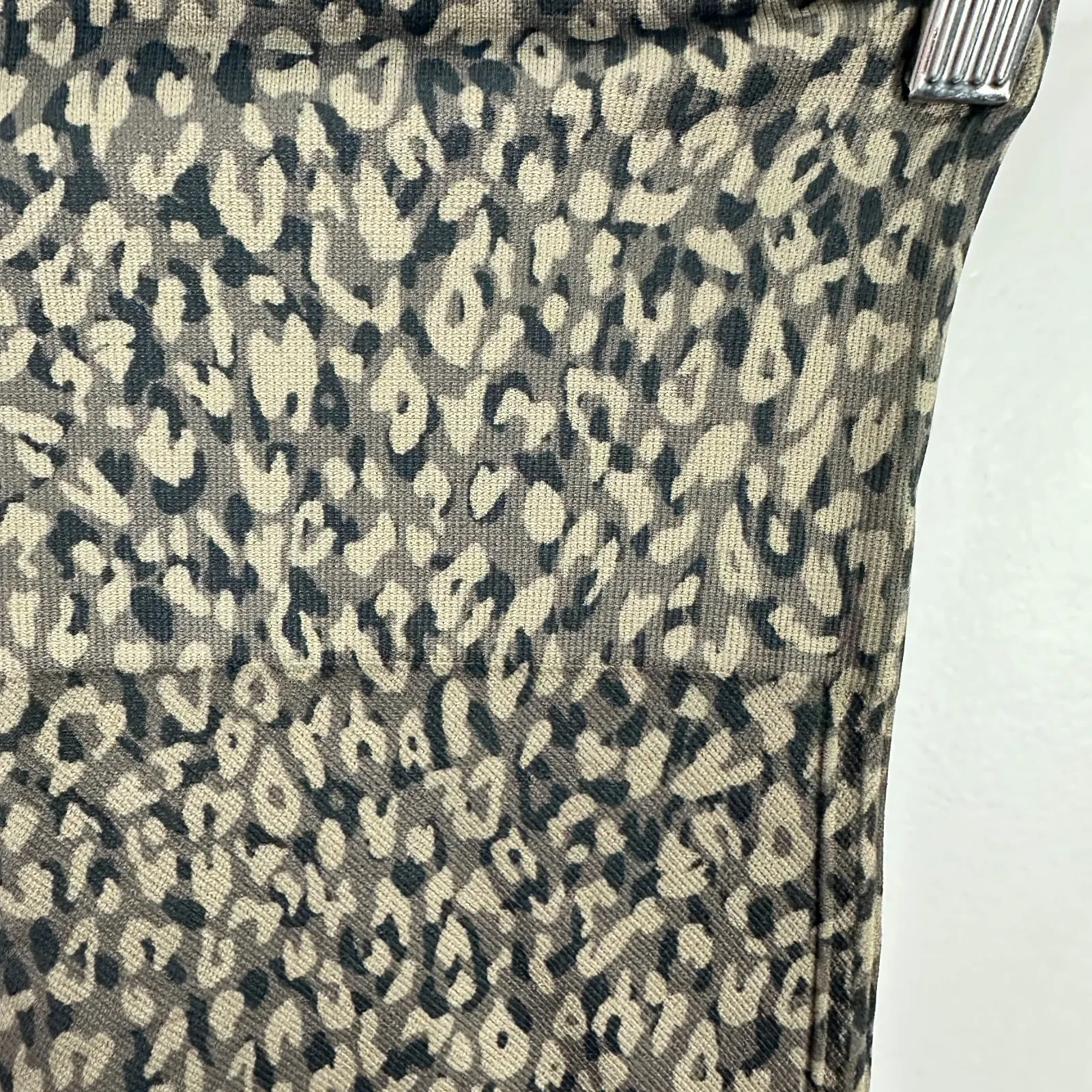 Spanx Leggings XS Leopard Print Shaping Sculpting Mob Wife Athleisure Chic - Image 4